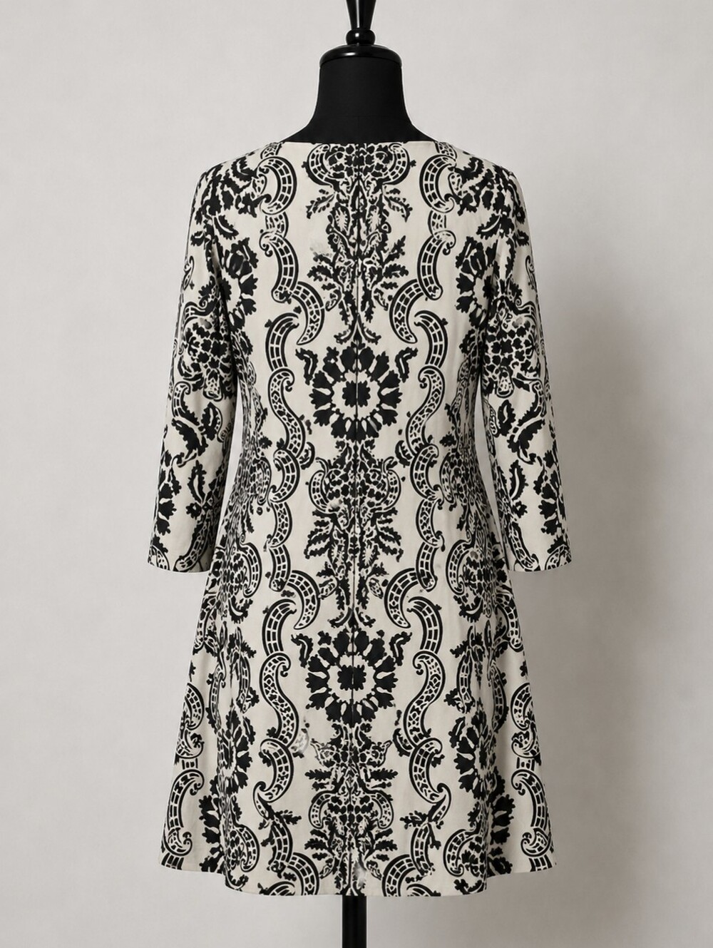 BELLAMIE PAISLEY PRINT SHIFT DRESS. - Picture 2 of 6